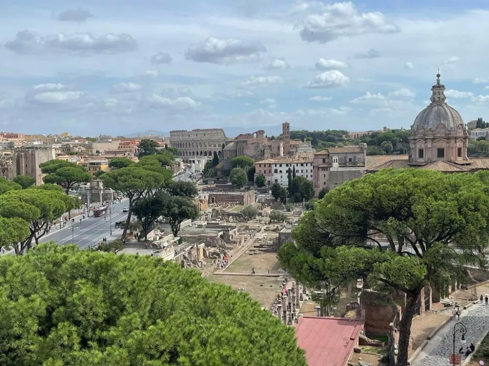 Forum Romanum a Colloseum - výhled z monumentu Victora Emmanuela II